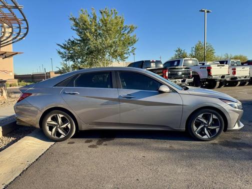 2023 Hyundai ELANTRA Limited