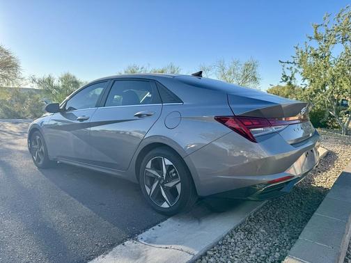 2023 Hyundai ELANTRA Limited