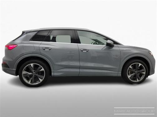 2022 Audi e-tron Premium Plus