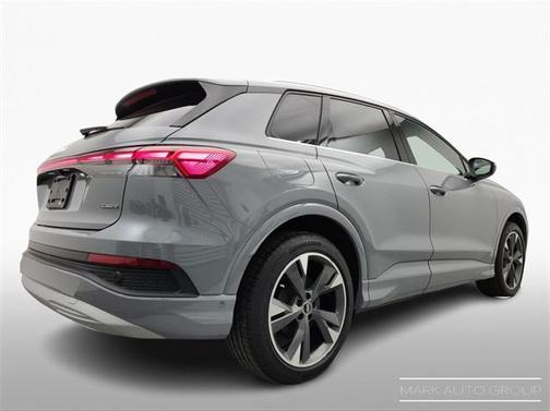 2022 Audi e-tron Premium Plus