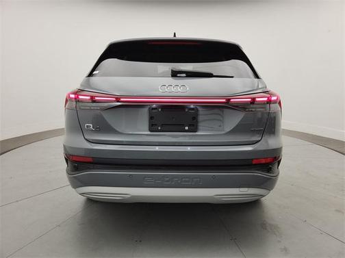 2022 Audi e-tron Premium Plus