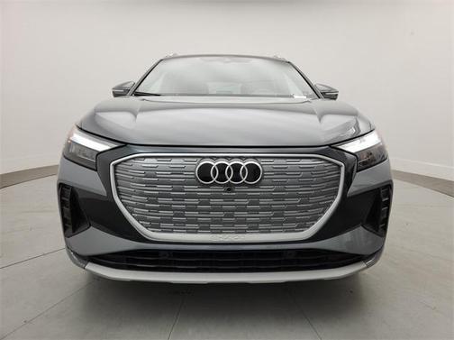 2022 Audi e-tron Premium Plus