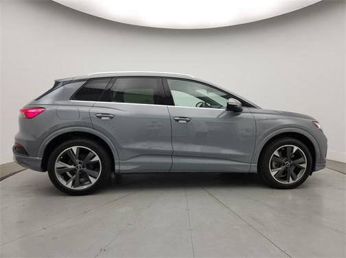 2022 Audi e-tron Premium Plus