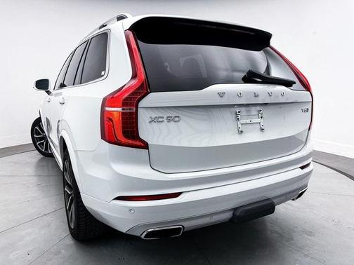 2019 Volvo XC90 T6 Momentum