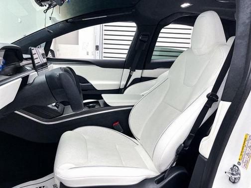 2022 Tesla Model X Plaid Tri Motor All-Wheel Drive
