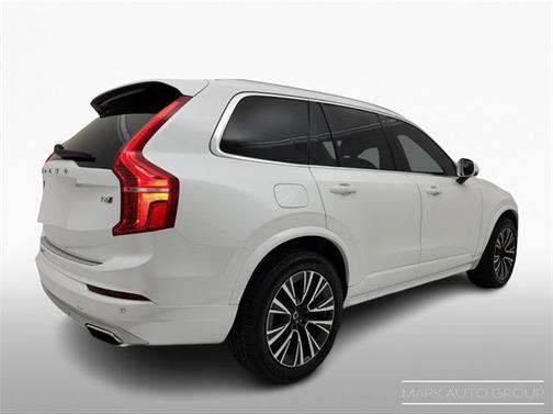 2020 Volvo XC90 T6 Momentum