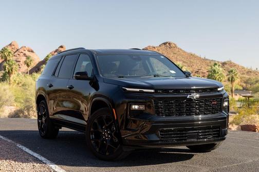 Mosaic Black Metallic 2024 Chevrolet Traverse RS