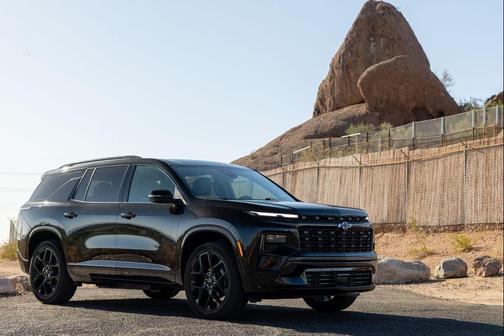 Mosaic Black Metallic 2024 Chevrolet Traverse RS