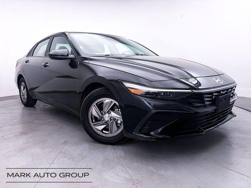 Abyss Black 2024 Hyundai ELANTRA SE