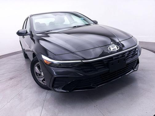 Abyss Black 2024 Hyundai ELANTRA SE