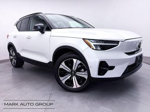 Crystal White Metallic 2023 Volvo XC40 Recharge Pure Electric Twin Plus