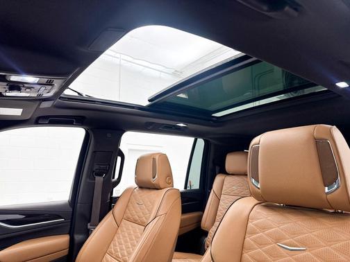 Argent Silver Metallic 2023 Cadillac Escalade ESV Premium Luxury