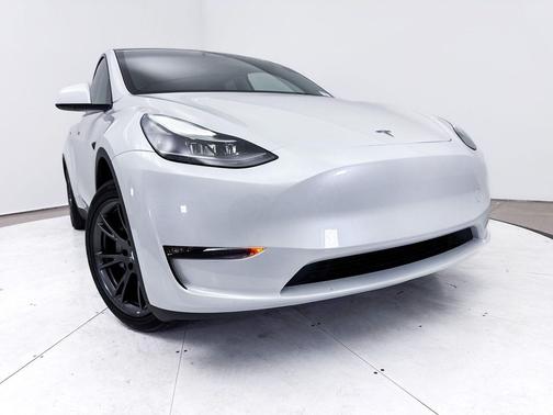 Pearl White Multi-Coat 2024 Tesla Model Y Long Range Dual Motor All-Wheel Drive