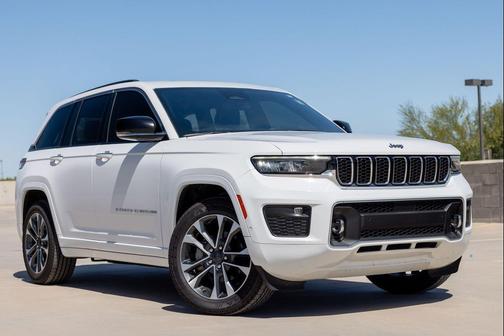 Bright White Clearcoat 2023 Jeep Grand Cherokee Overland