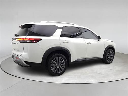2022 Nissan Pathfinder SL 2WD