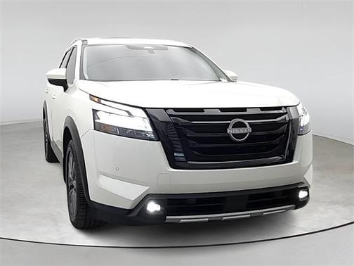 2022 Nissan Pathfinder SL 2WD