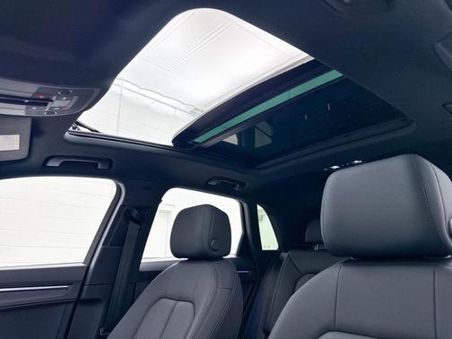 2023 Audi Q3 45 S line Premium Plus