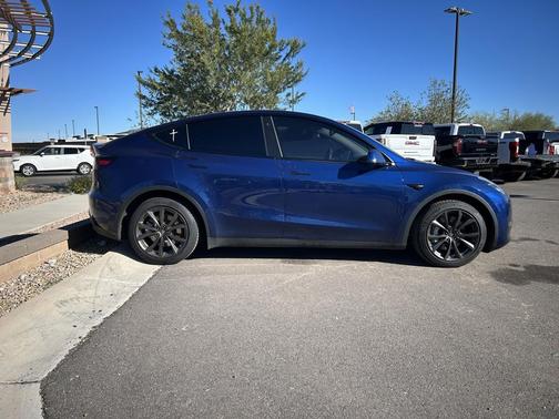 2022 Tesla Model Y Long Range Dual Motor All-Wheel Drive