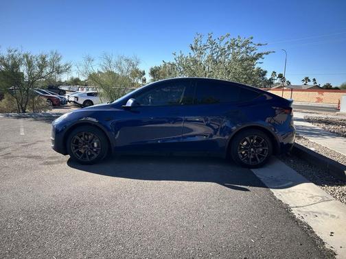 2022 Tesla Model Y Long Range Dual Motor All-Wheel Drive