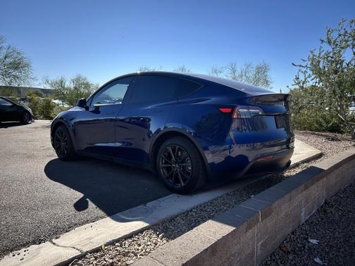 2022 Tesla Model Y Long Range Dual Motor All-Wheel Drive