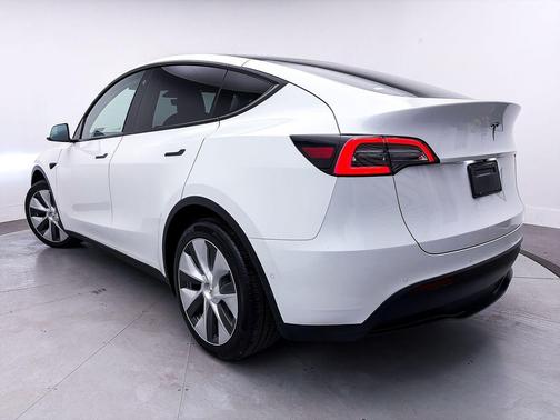 Pearl White Multi-Coat 2021 Tesla Model Y Standard Range Rear-Wheel Drive