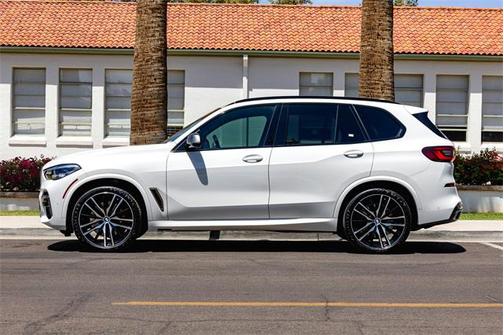 2022 BMW X5 M50i