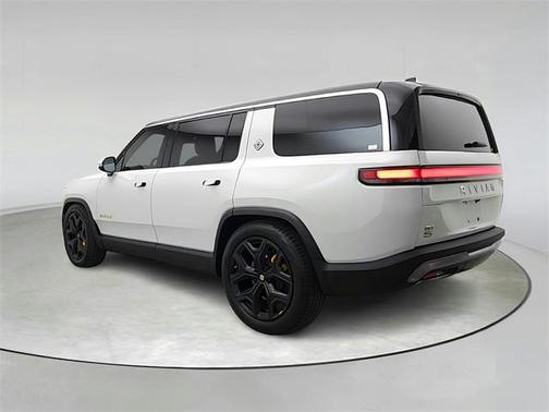 2023 Rivian R1S Adventure