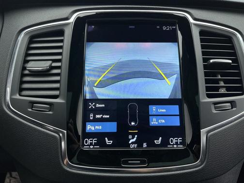 2016 Volvo XC90 T6 Momentum