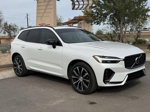 2024 Volvo XC60 B5 Plus Dark Theme