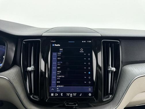 2024 Volvo XC60 B5 Plus Dark Theme