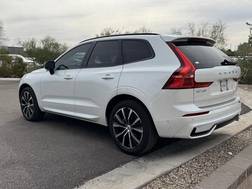 2024 Volvo XC60 B5 Plus Dark Theme