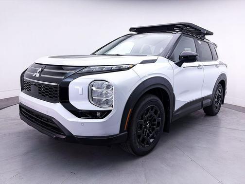 White Diamond With Black Roof 2026 Mitsubishi Outlander Trail Edition S-AWC