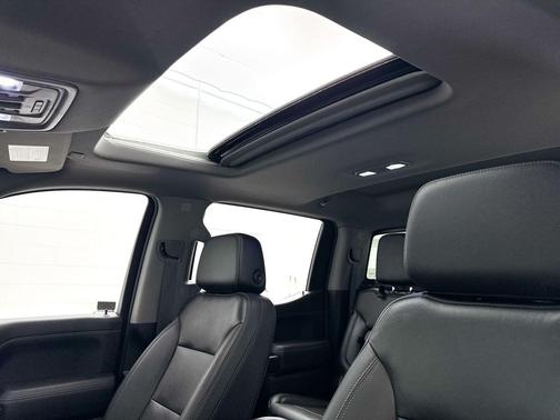 Iridescent Pearl Tricoat 2021 Chevrolet Silverado 1500 RST