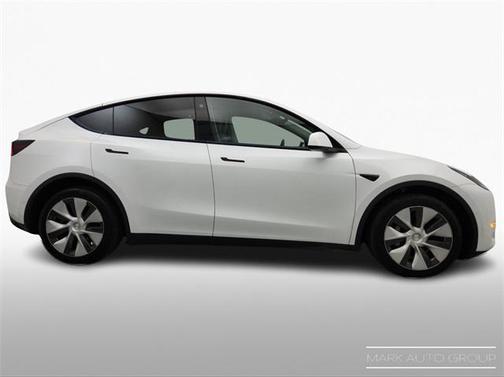 2022 Tesla Model Y Long Range Dual Motor All-Wheel Drive