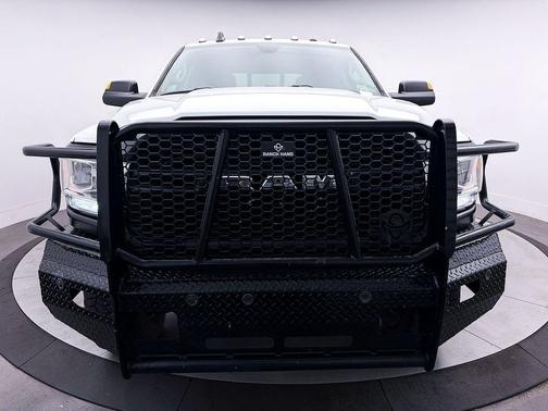 Bright White Clearcoat 2020 RAM 3500 Tradesman Crew Cab 4x4 8' Box