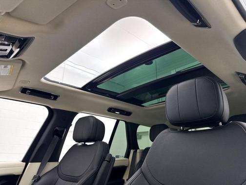 2023 Land Rover Range Rover P530 SE