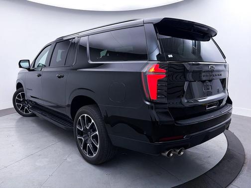 2025 Chevrolet Suburban RST