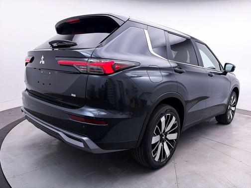 Graphite Gray 2026 Mitsubishi Outlander SE 1.5T 2WD