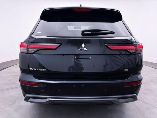 Graphite Gray 2026 Mitsubishi Outlander SE 1.5T 2WD