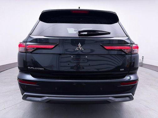 Graphite Gray 2025 Mitsubishi Outlander SE 2.5 S-AWC