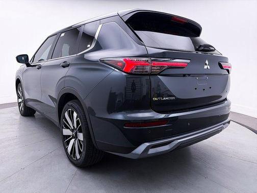 Graphite Gray 2025 Mitsubishi Outlander SE 2.5 S-AWC