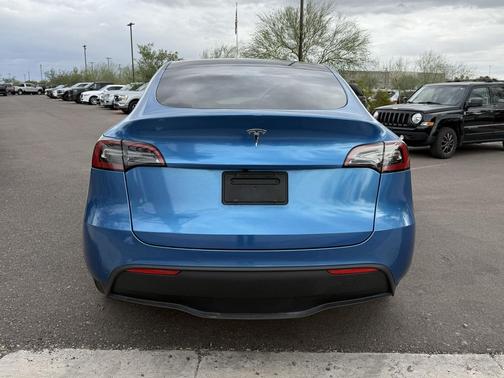 2022 Tesla Model Y Long Range Dual Motor All-Wheel Drive