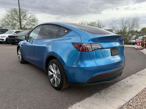 2022 Tesla Model Y Long Range Dual Motor All-Wheel Drive