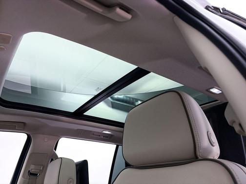 White Frost Tricoat 2021 GMC Yukon Denali