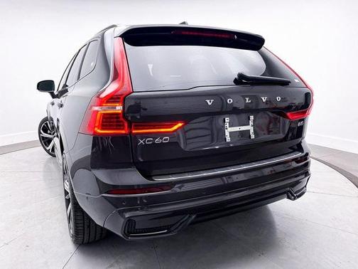 2023 Volvo XC60 B5 Ultimate Dark Theme