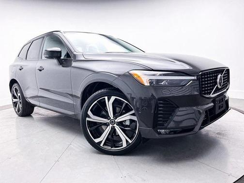 2023 Volvo XC60 B5 Ultimate Dark Theme