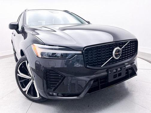 2023 Volvo XC60 B5 Ultimate Dark Theme