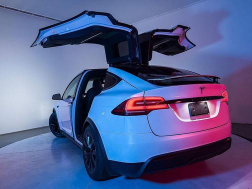 Pearl White Multi-Coat 2023 Tesla Model X Standard Range