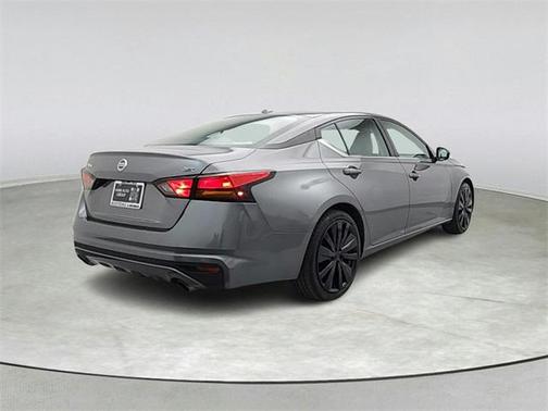 2022 Nissan Altima SR FWD