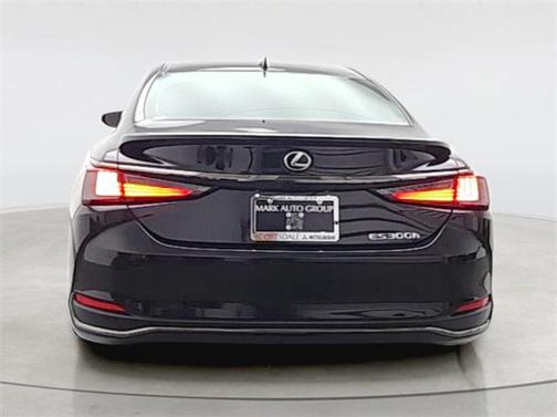 2024 Lexus ES 300h F SPORT Handling